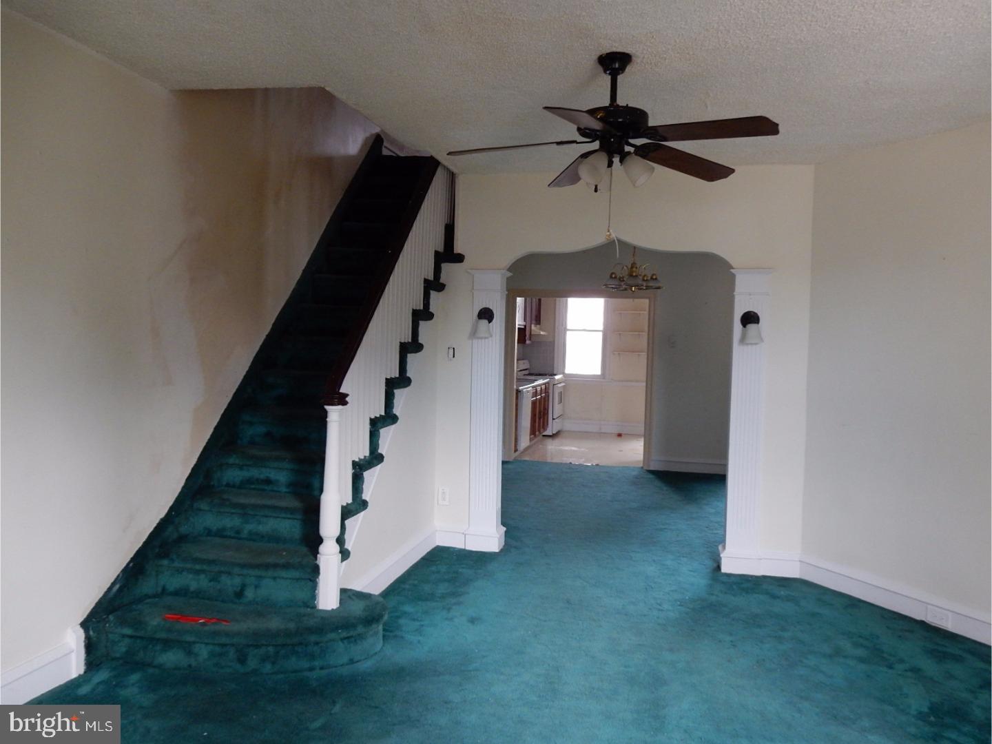563 Marwood Road Philadelphia, PA 19120 - Photo 3 of 18 Living Room