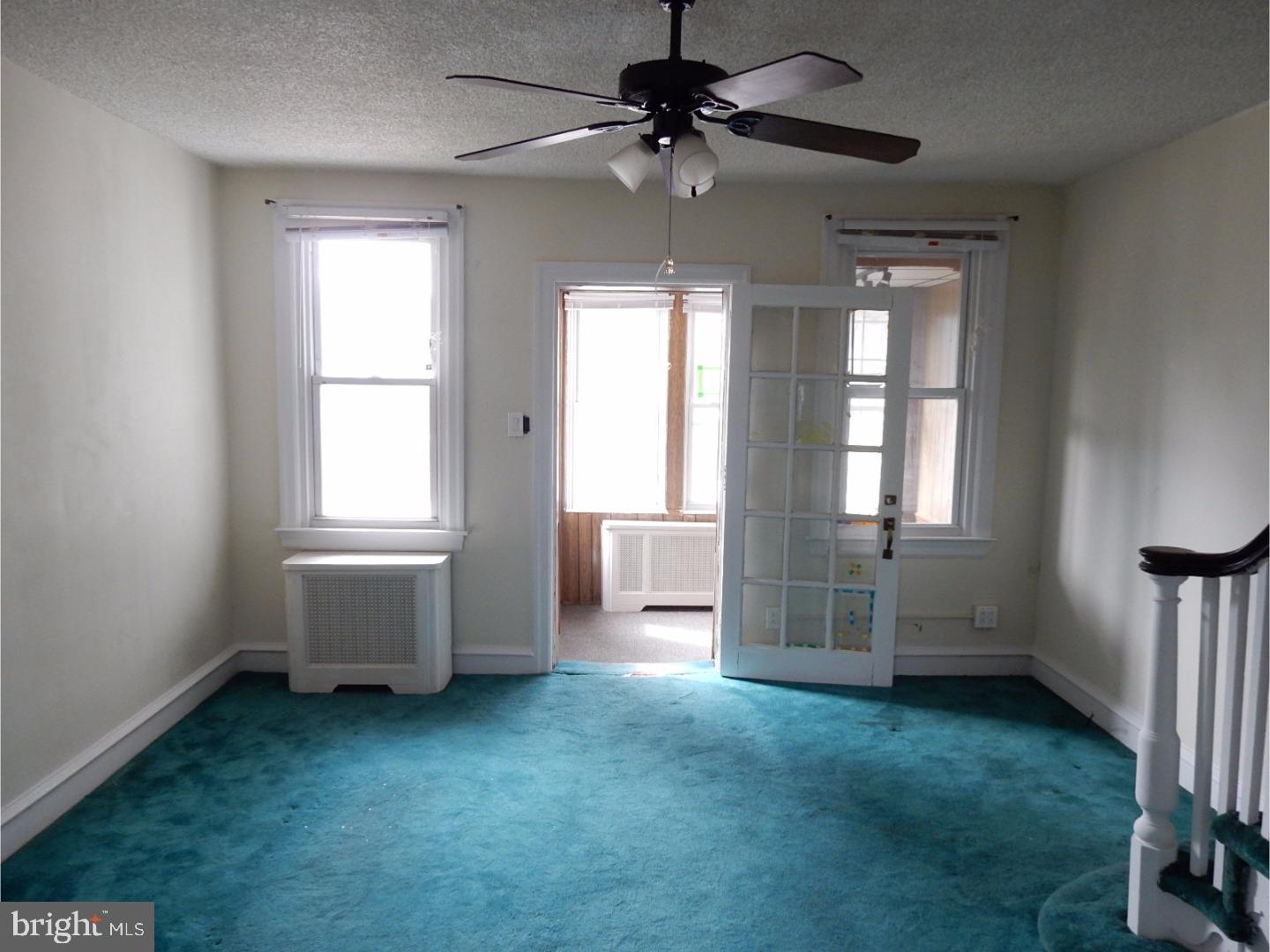 563 Marwood Road Philadelphia, PA 19120 - Photo 4 of 18 Living Room