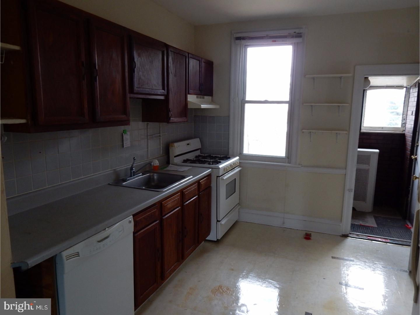 563 Marwood Road Philadelphia, PA 19120 - Photo 8 of 18 Kitchen