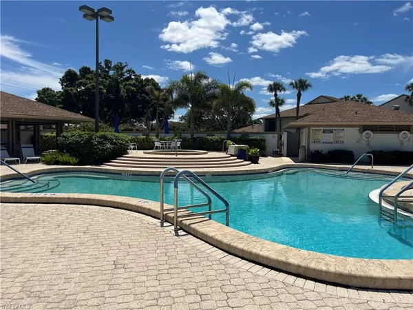 $5,300 | 513 Lake Louise Circle, Unit 202, Naples, FL 34110