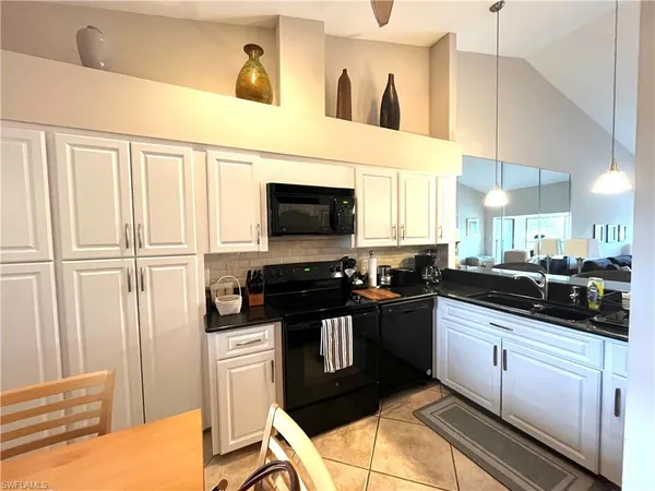 $5,300 | 513 Lake Louise Circle, Unit 202, Naples, FL 34110