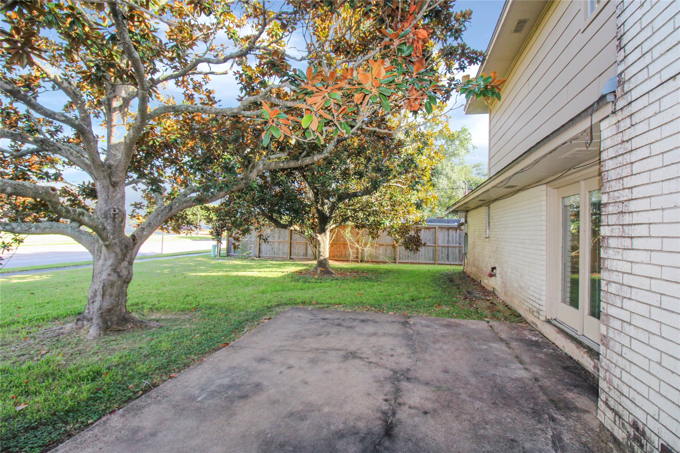 2 Elm Place Angleton, TX 77515 - Photo 4 of 33 Gallery Image 4