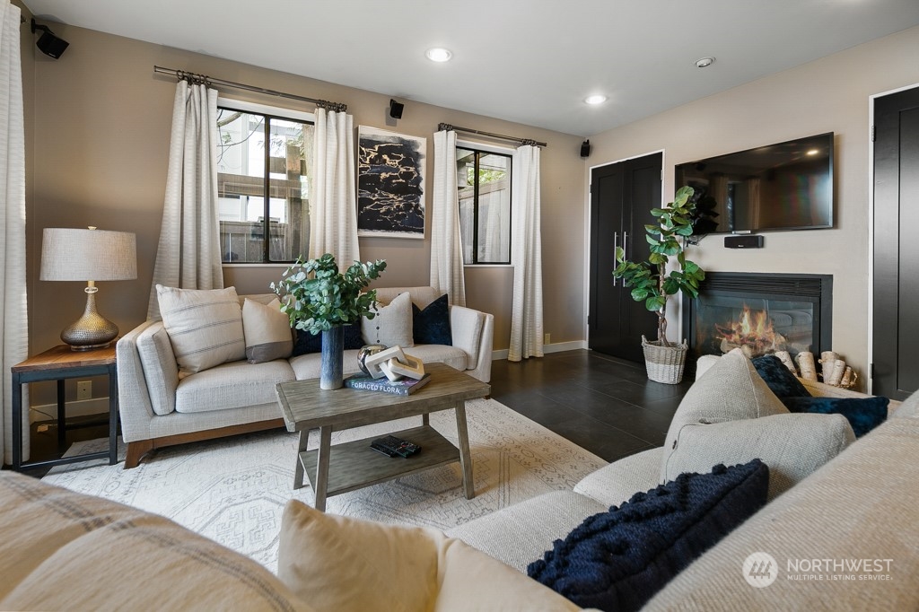 1703 37th Avenue Seattle, WA 98122 - Photo 13 of 34 Gallery Image 13