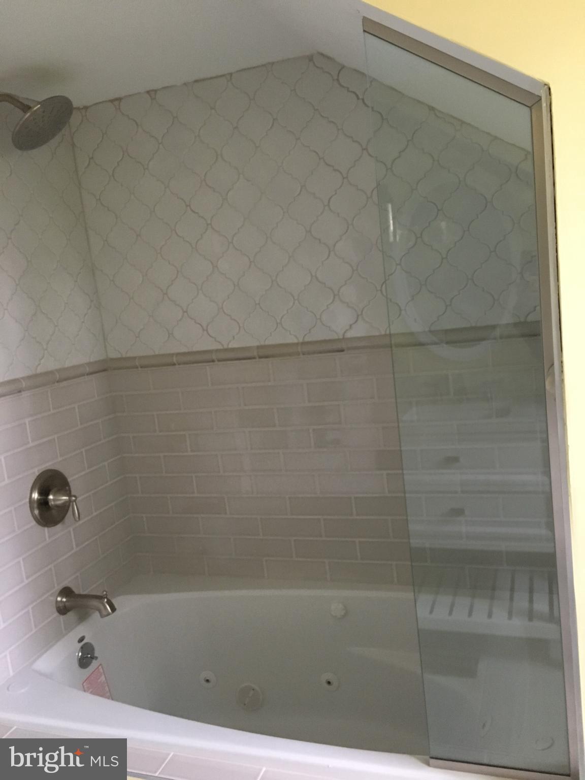95 Duffield Street Willow Grove, PA 19090 - Photo 14 of 20 a bathroom with a bathtub