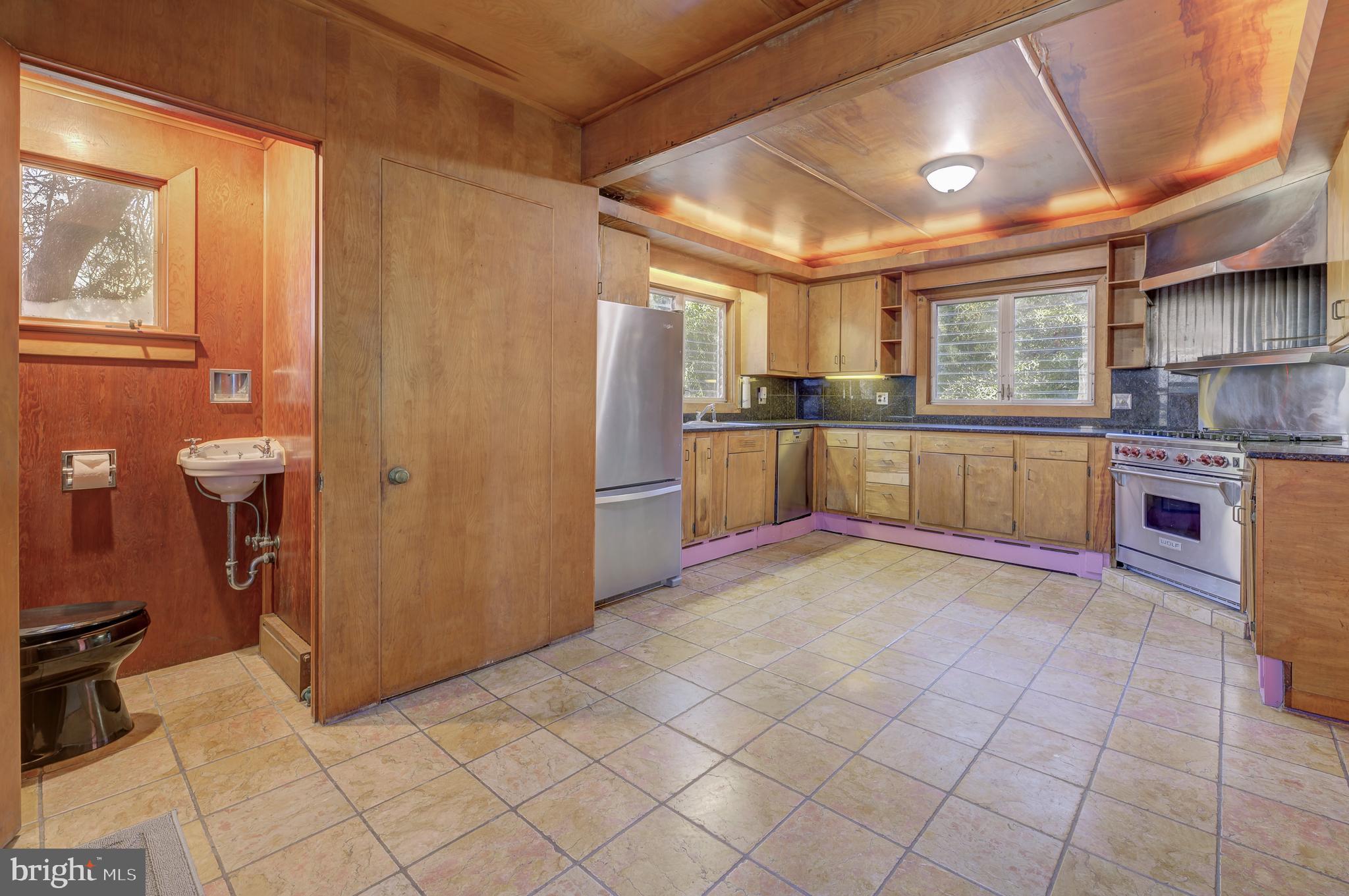 25 Elm Ridge Road Pennington, NJ 08534 - Photo 15 of 36 Main House Kitchen