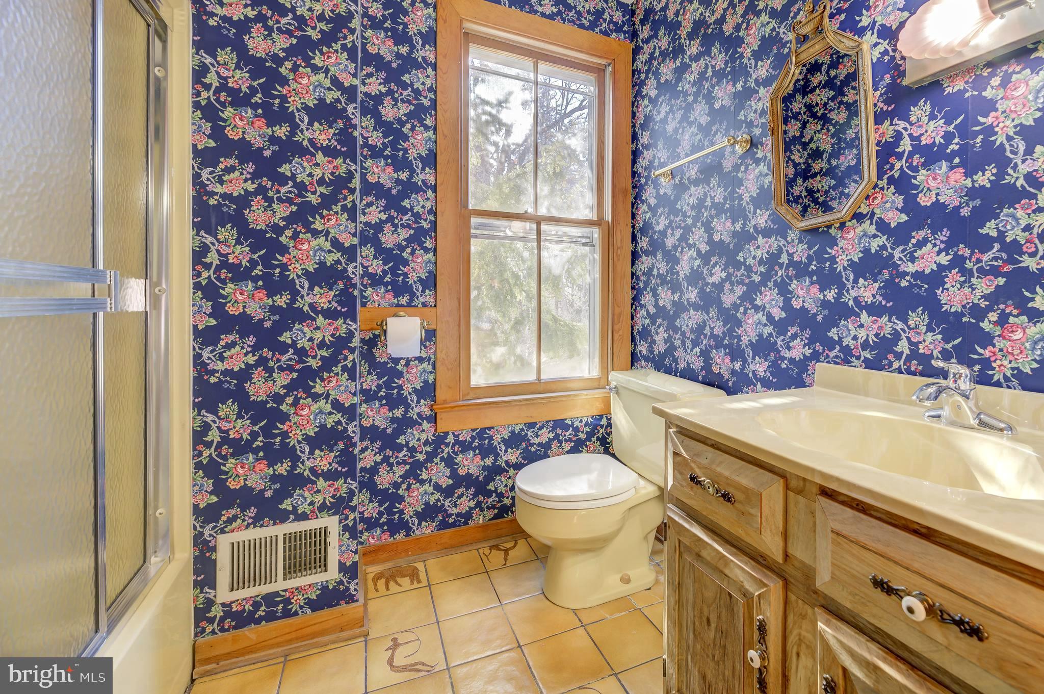 25 Elm Ridge Road Pennington, NJ 08534 - Photo 18 of 36 Main House 2nd Floor Bath