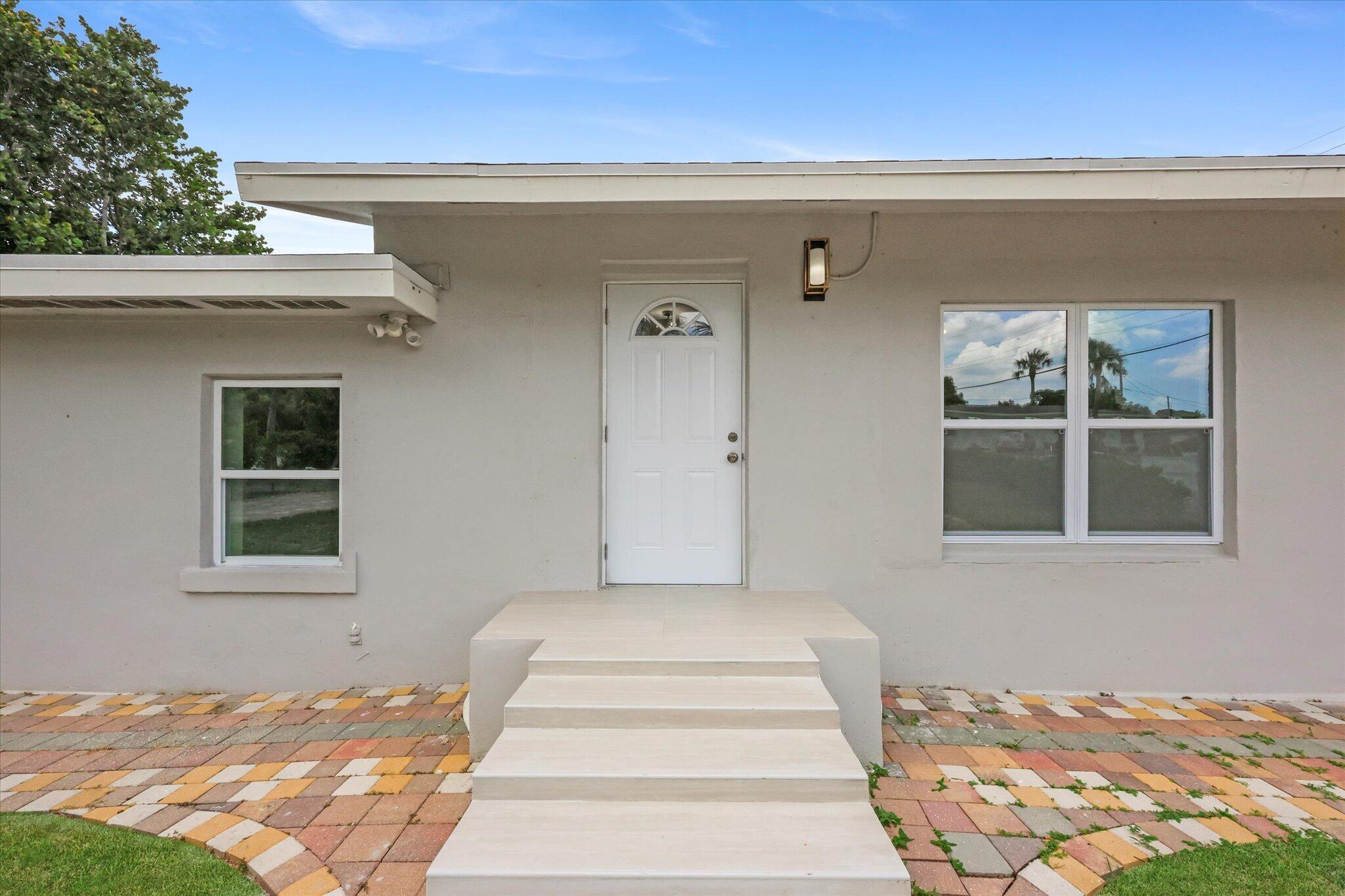 1803 Service Road North Palm Beach, FL 33408 - Photo 5 of 51 05-5