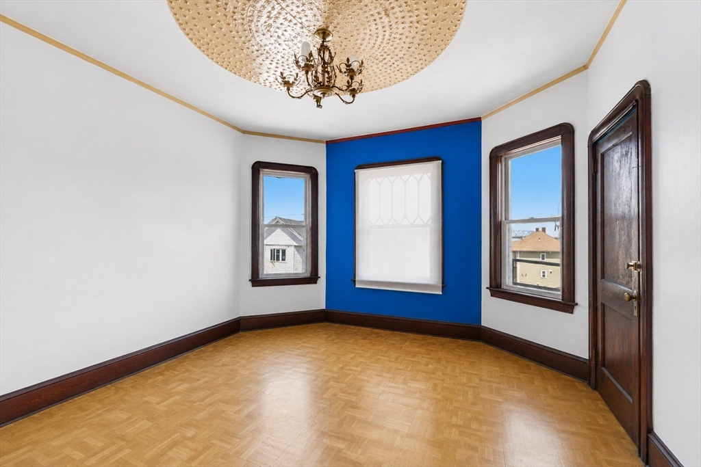 327 William Street Fall River, MA 02721 - Photo 13 of 41