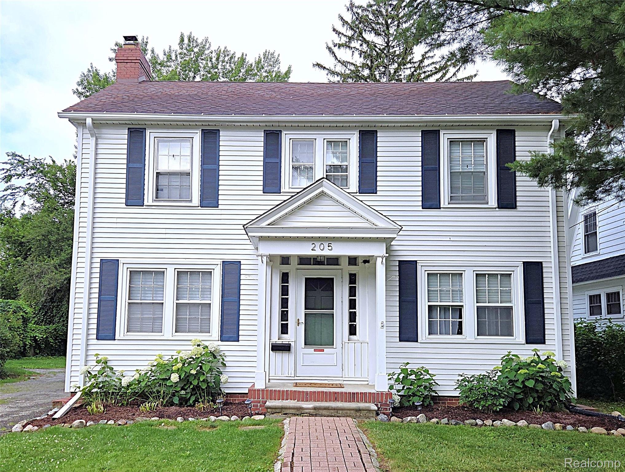 205 East Iroquois Road Pontiac, MI 48341 - Photo 1 of 25 front trimmed.jpg
