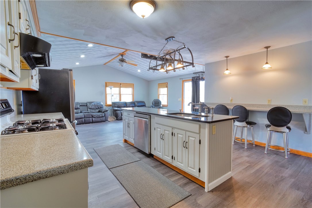 42 Kiley Way Coventry, RI 02816 - Photo 2 of 43