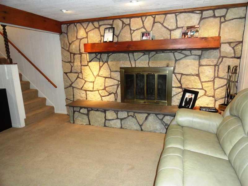 1004 Thorn Run Road Coraopolis, PA 15108 - Photo 9 of 25 Family Room.