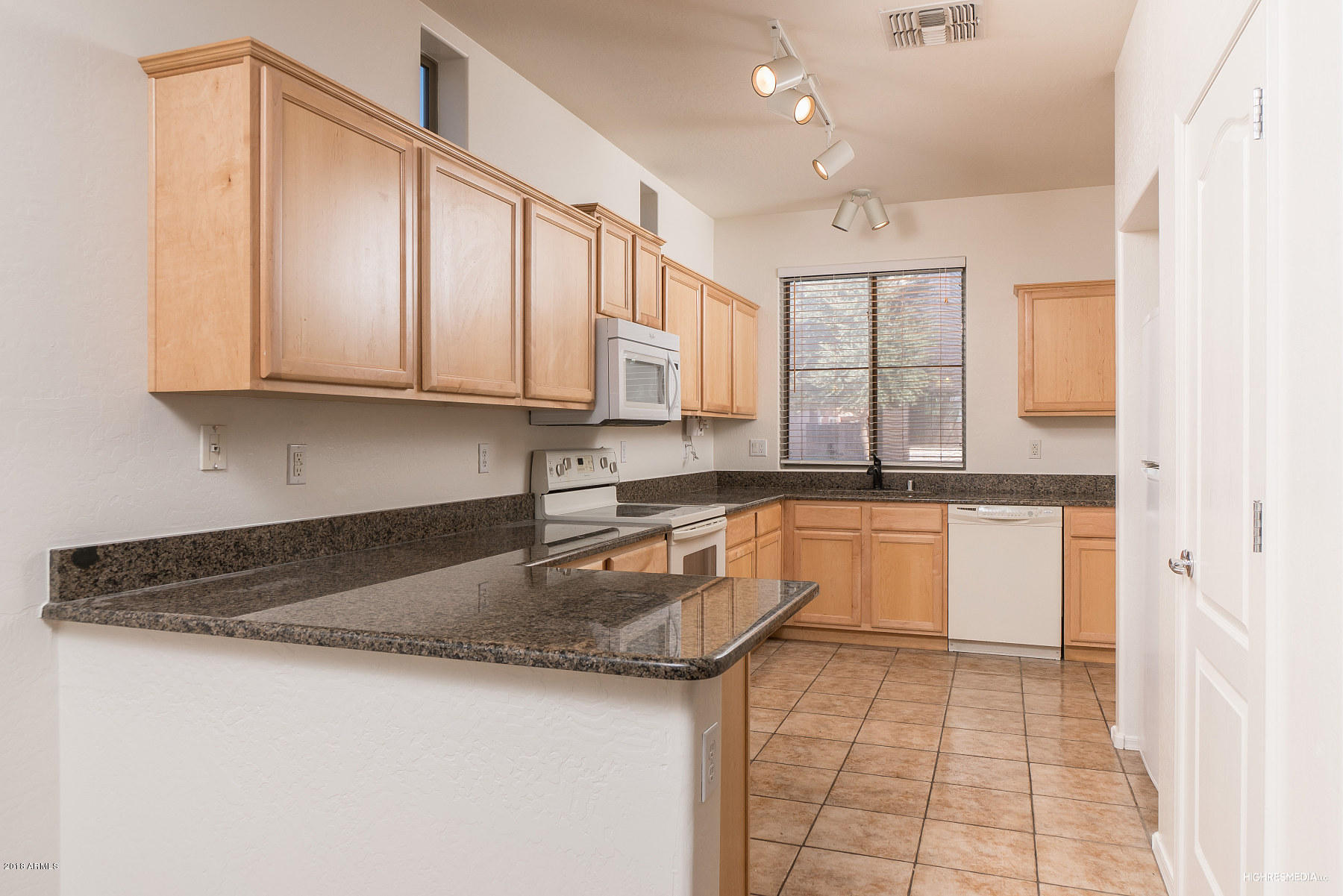 880 East Devon Road Gilbert, AZ 85296 - Photo 6 of 15 IMG7089_web
