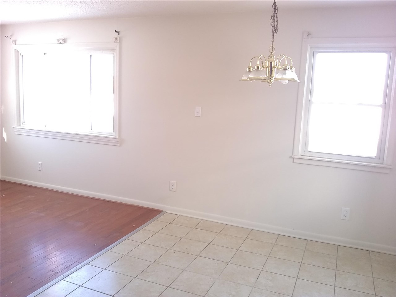 1202 Hemphill Road Burton, MI 48529 - Photo 7 of 15 50064995-6.JPG