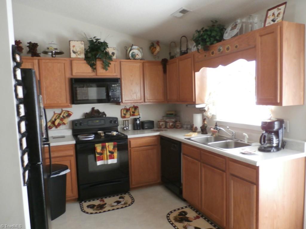 2783 WaterStone Loop High Point, NC 27265 - Photo 7 of 17 Kitchen, light & airy