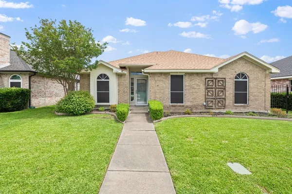 $290,000 | 2124 Emerald Oaks, Mesquite, TX 75181