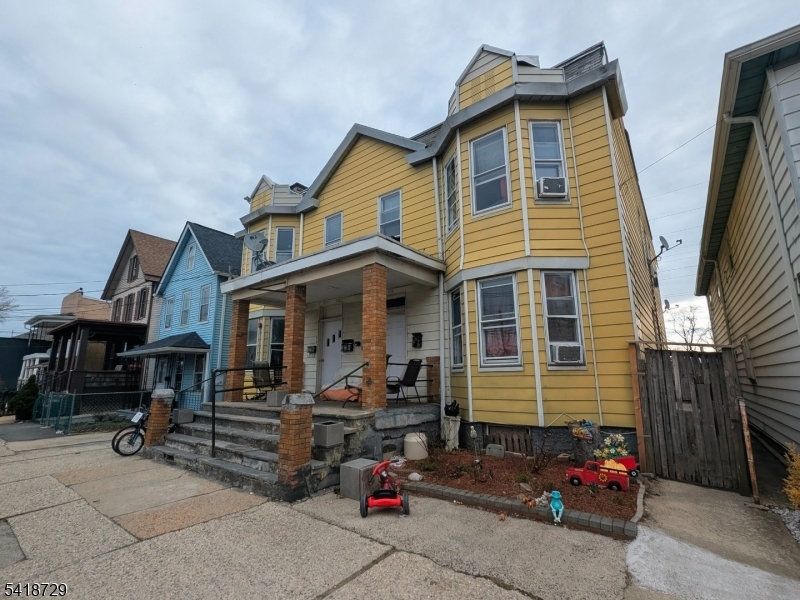 326 Elm Street Perth Amboy, NJ 08861 - Photo 2 of 22