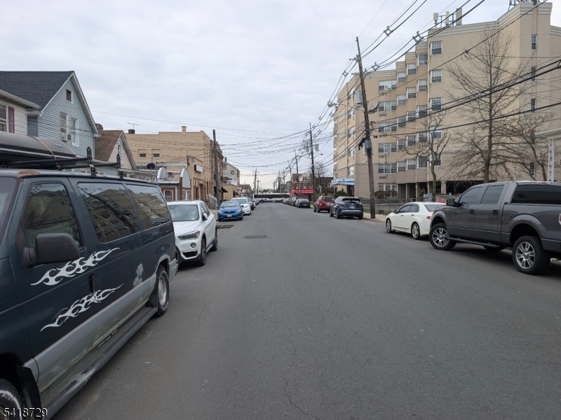 326 Elm Street Perth Amboy, NJ 08861 - Photo 5 of 22