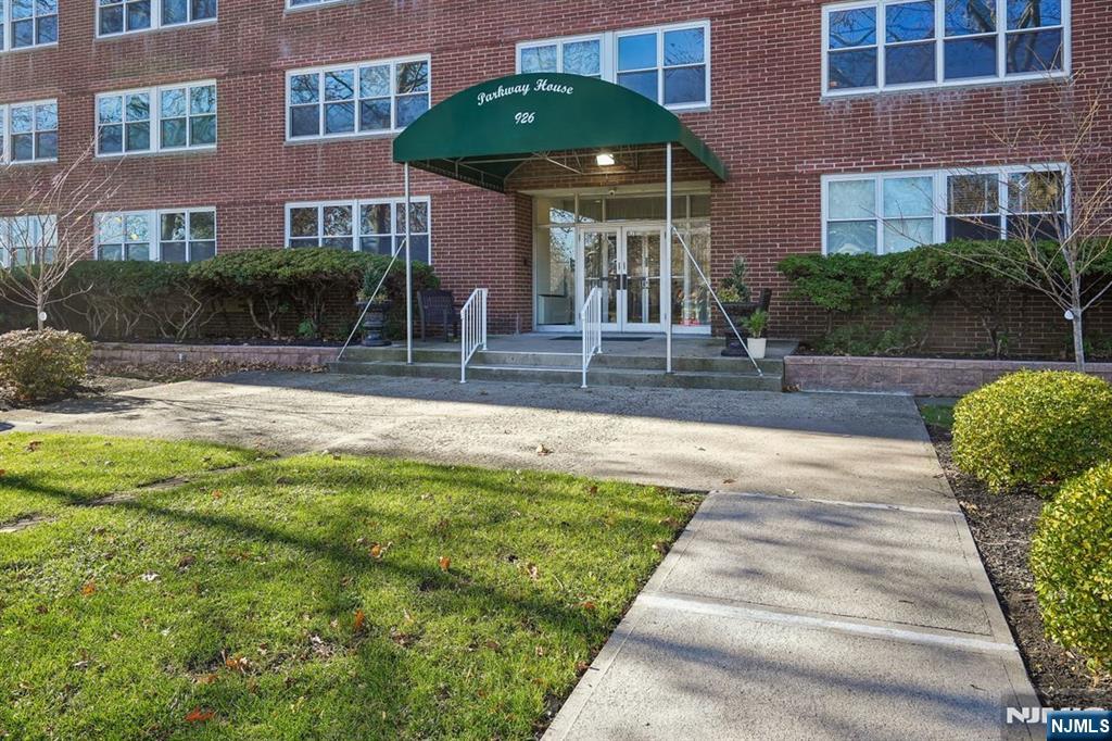 926 Bloomfield Avenue, Unit 3L Glen Ridge, NJ 07028 - Photo 2 of 6