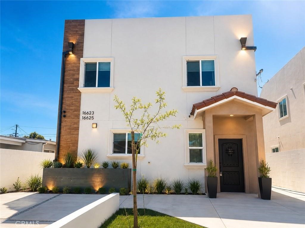 16623 Lake Avenue Paramount, CA 90723 - Photo 2 of 57