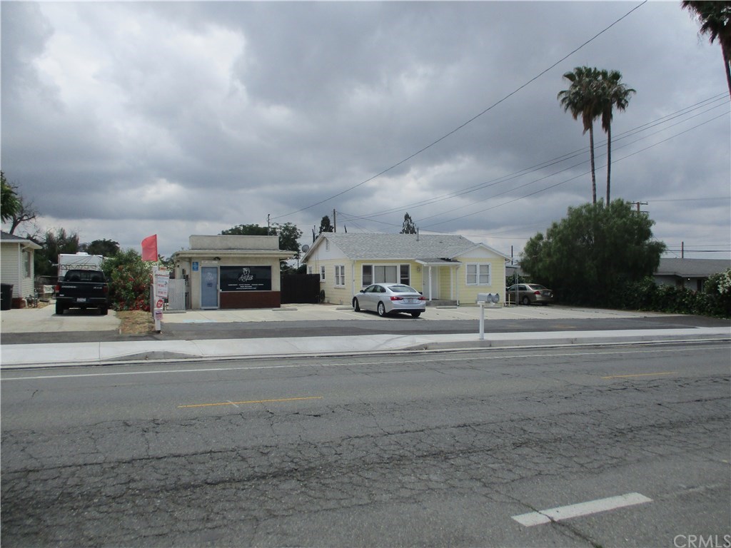 287 West County Line Road Calimesa, CA 92320 - Photo 3 of 8
