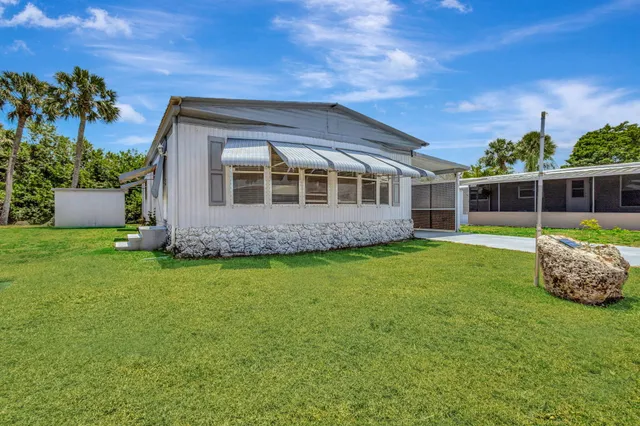 $1,790 | 4072 74th Street North, Unit 395, West Palm Beach, FL 33404