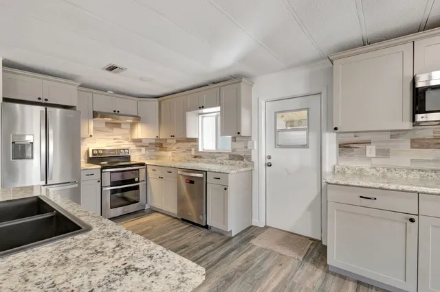 $1,790 | 4072 74th Street North, Unit 395, West Palm Beach, FL 33404