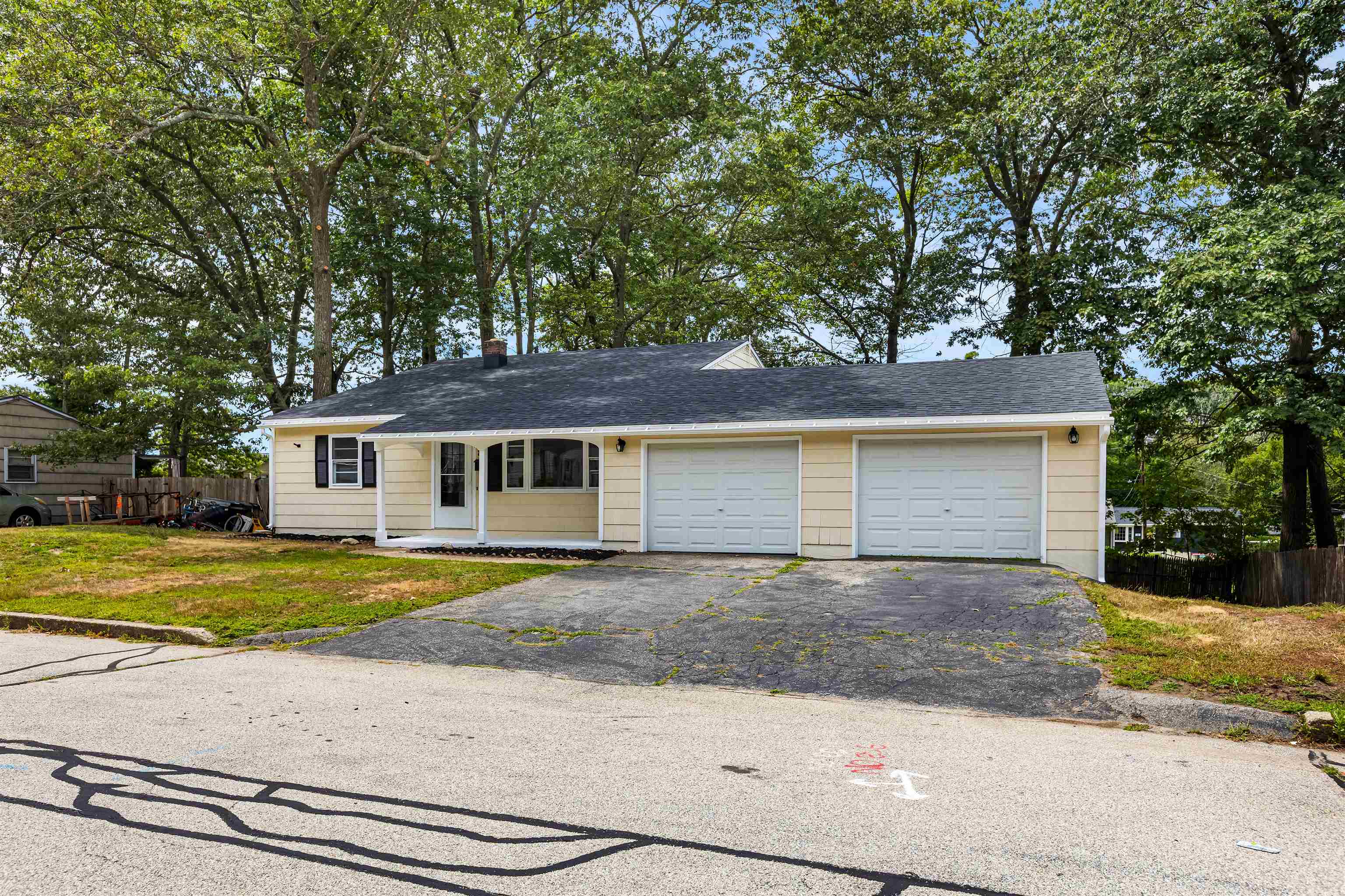 35 Alexander Drive Manchester, NH 03109 - Photo 2 of 20