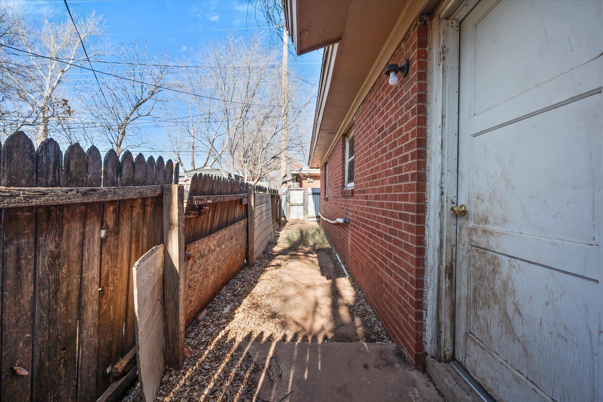 2302 62nd Street Lubbock, TX 79412 - Photo 20 of 38 a view of a balcony