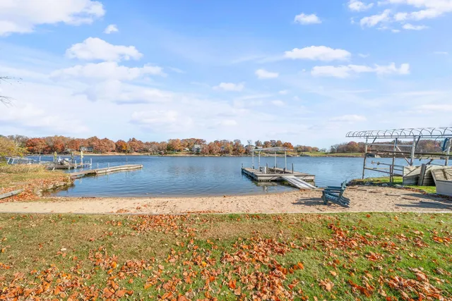 $799,900 | 3 Holiday Drive, Lake Holiday, IL 60552