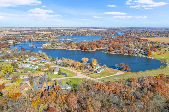 $799,900 | 3 Holiday Drive, Lake Holiday, IL 60552