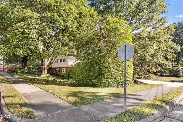 a sign board with yard in the back
