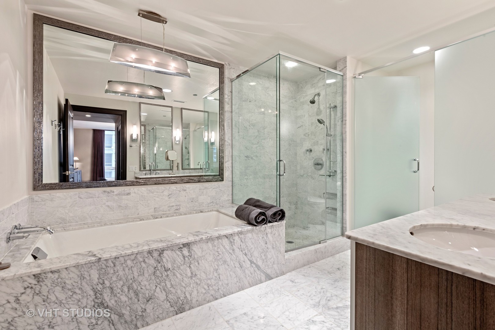 10 East Delaware Place, Unit 10D Chicago, IL 60611 - Photo 11 of 19