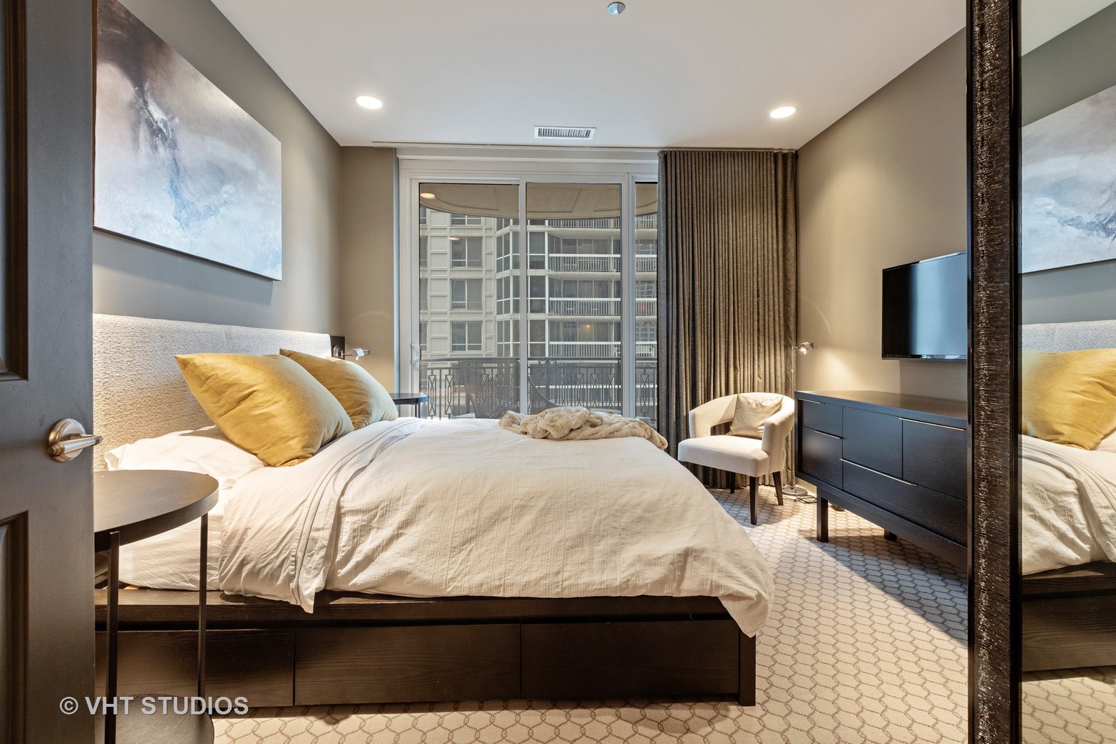10 East Delaware Place, Unit 10D Chicago, IL 60611 - Photo 12 of 19