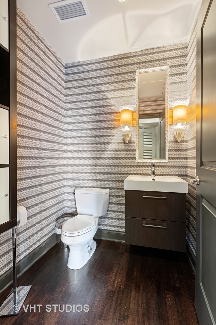 10 East Delaware Place, Unit 10D Chicago, IL 60611 - Photo 15 of 19