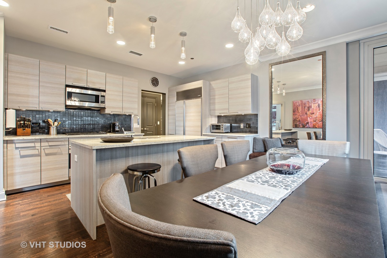 10 East Delaware Place, Unit 10D Chicago, IL 60611 - Photo 7 of 19