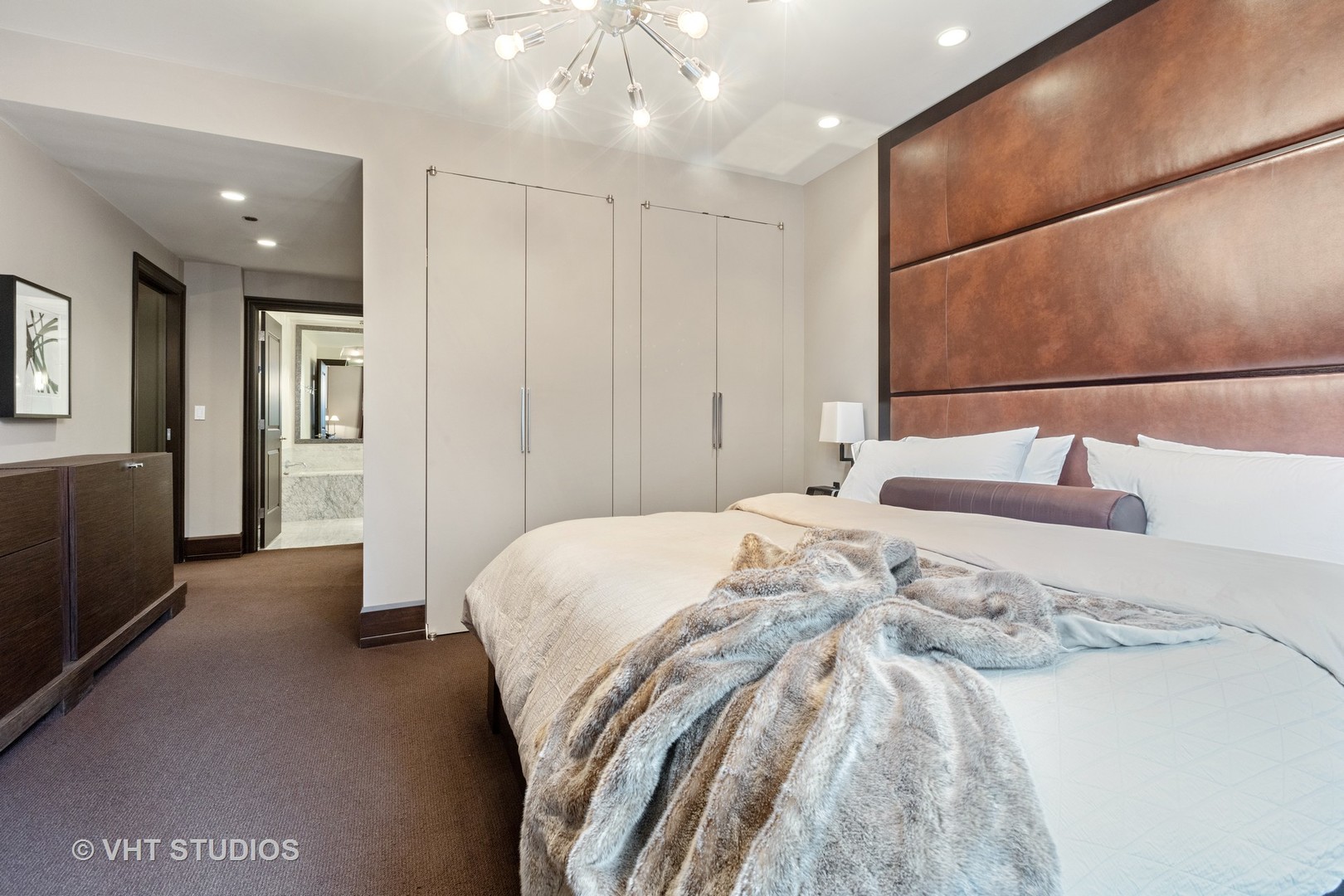 10 East Delaware Place, Unit 10D Chicago, IL 60611 - Photo 9 of 19