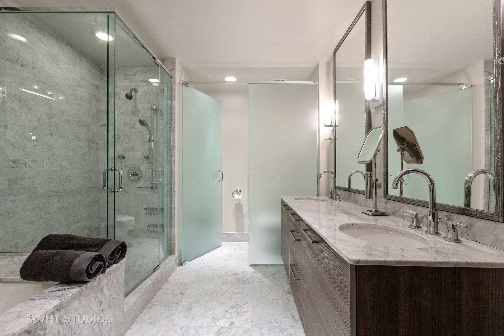 10 East Delaware Place, Unit 10D Chicago, IL 60611 - Photo 10 of 19