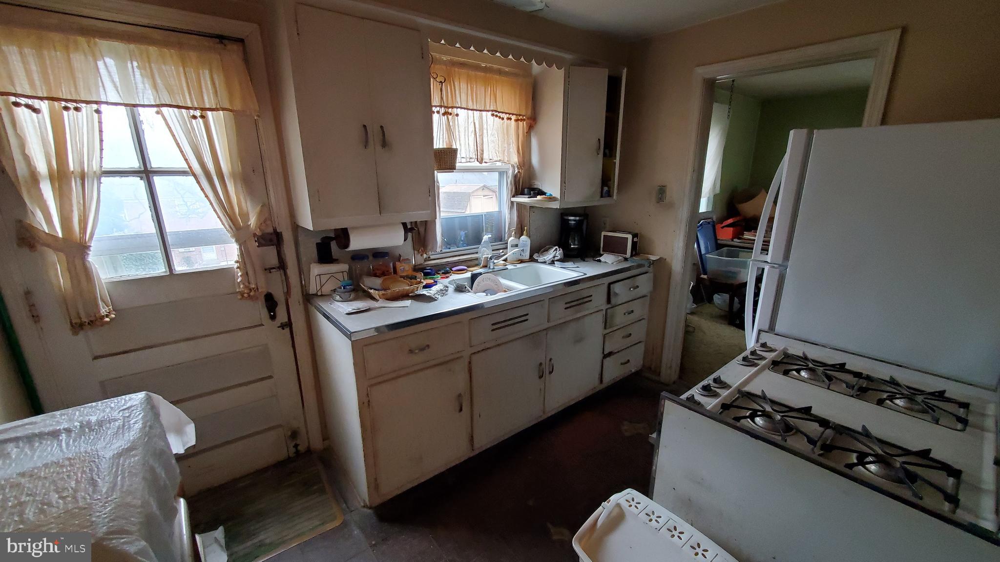 2933 Croyden Road Harrisburg, PA 17104 - Photo 4 of 9 Gallery Image 4