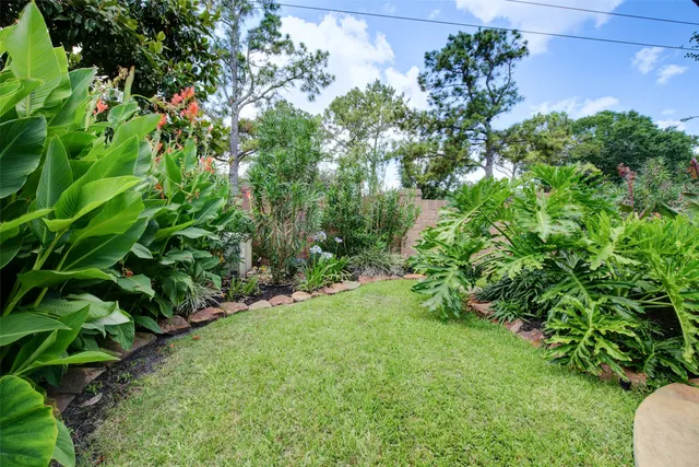 a view of a livingroom with furniture and a garage