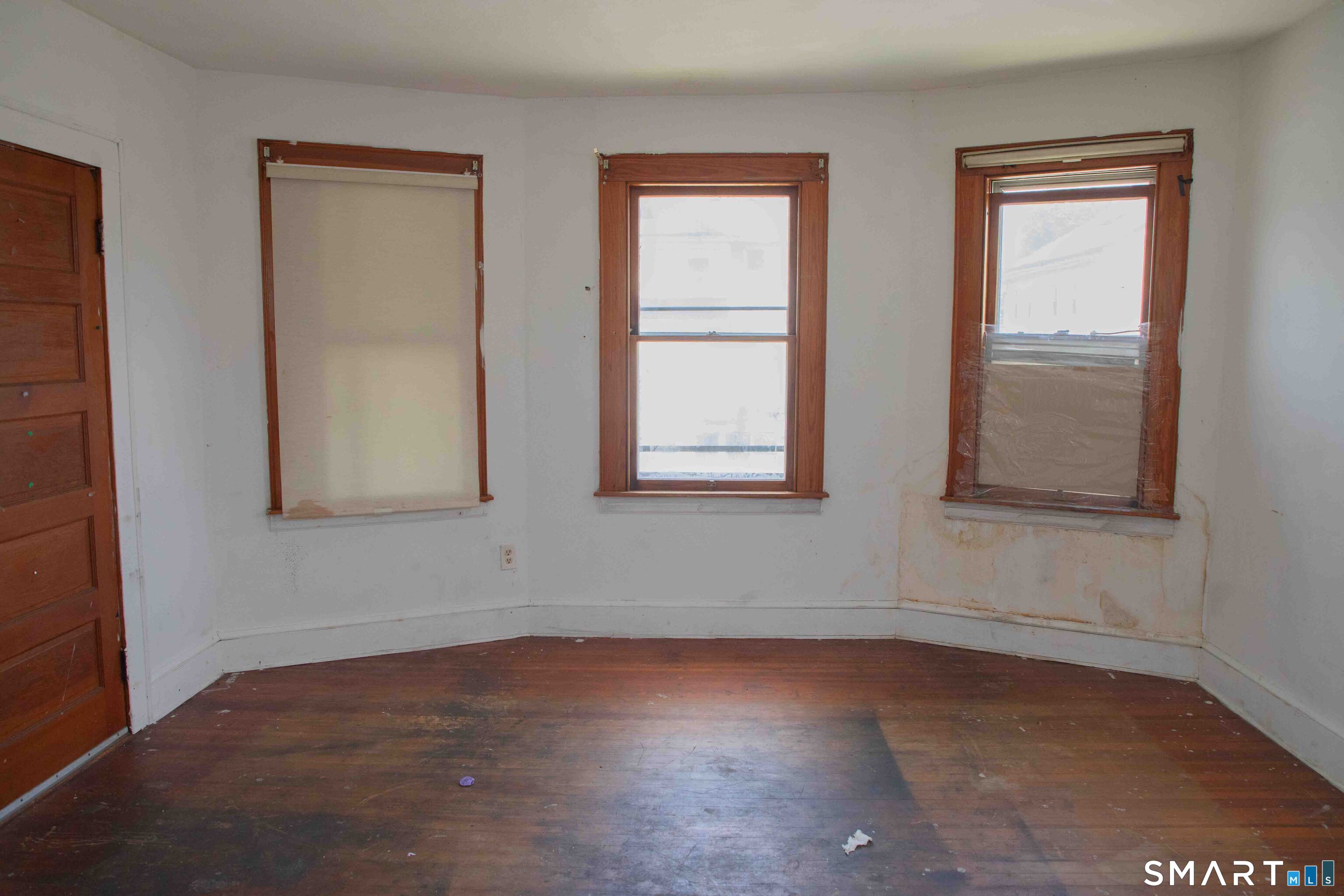 376 Broad Street New Britain, CT 06053 - Photo 25 of 39 Third Floor Living Room