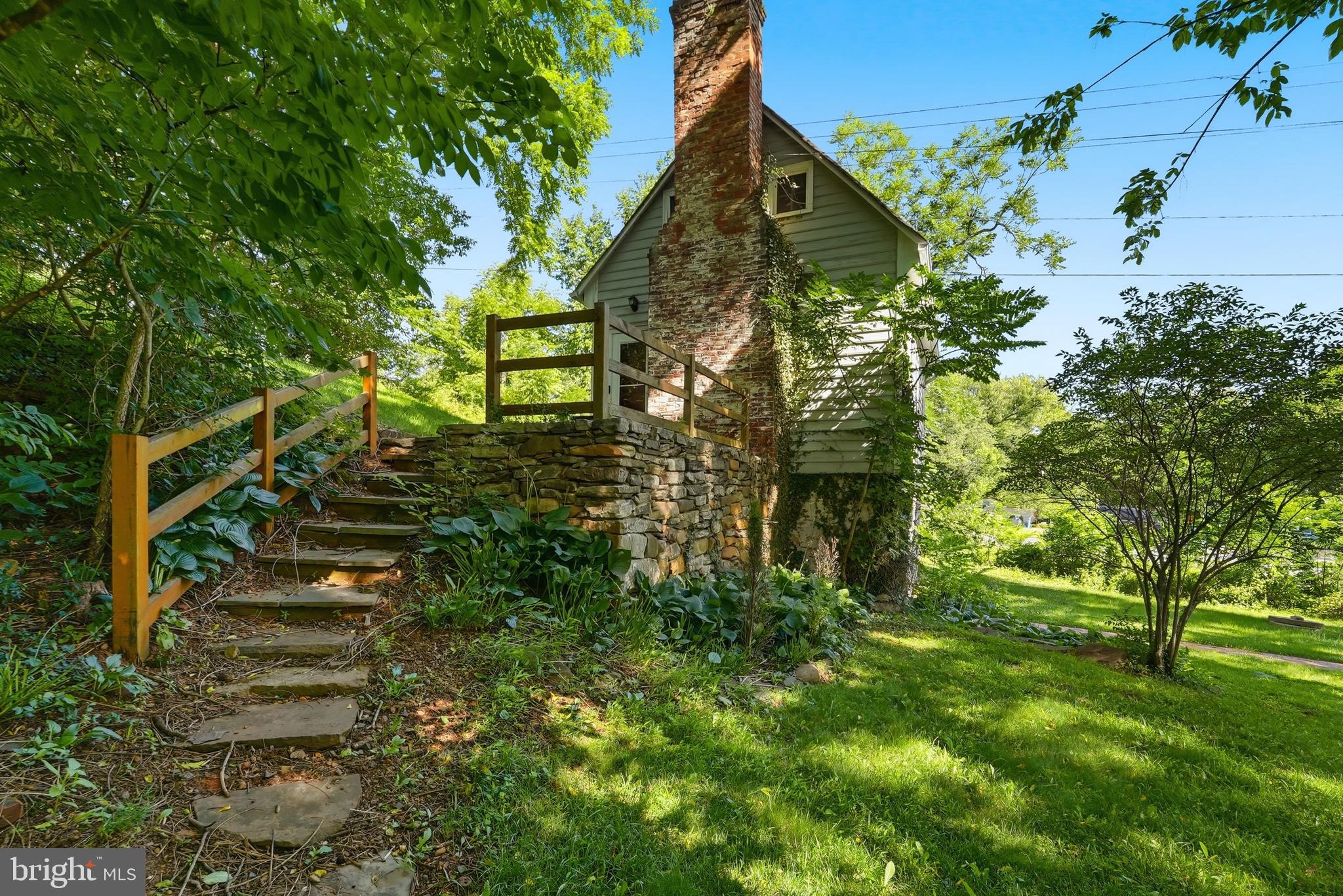 8200 Buckland Mill Road Gainesville, VA 20155 - Photo 9 of 30 Steps to patio