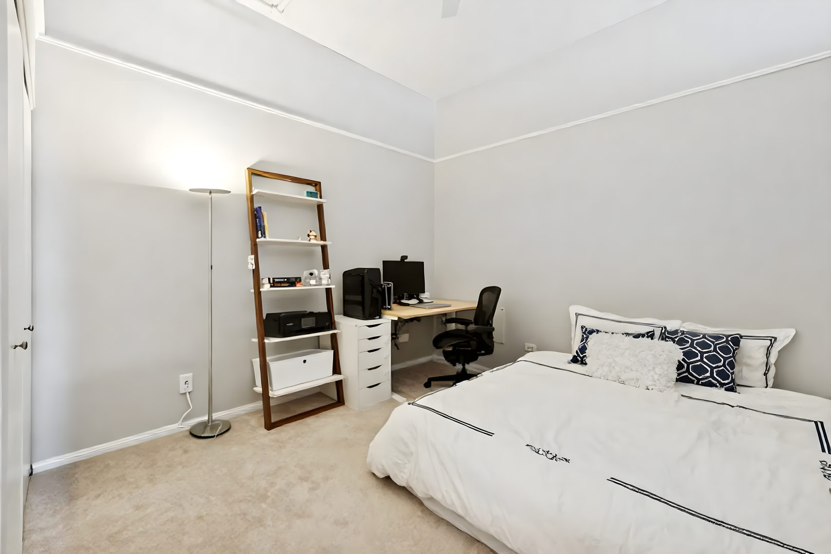 950 West Monroe Street, Unit 808 Chicago, IL 60607 - Photo 11 of 16 Gallery Image 11
