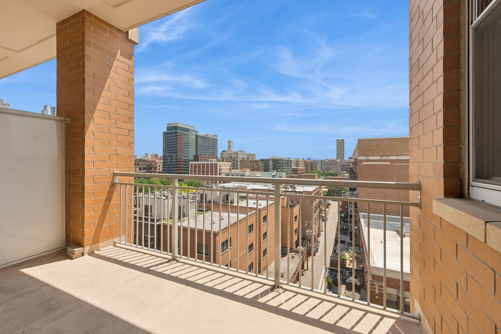 950 West Monroe Street, Unit 808 Chicago, IL 60607 - Photo 15 of 16 Gallery Image 15