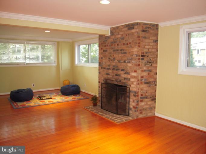 6919 Chelsea Road McLean, VA 22101 - Photo 8 of 16 Interior (General)