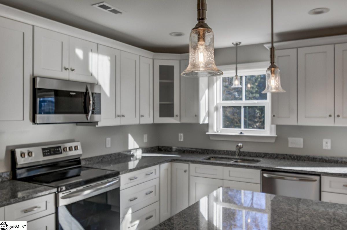 206 Zoar Heights Road Greer, SC 29651 - Photo 8 of 32 Gallery Image 8