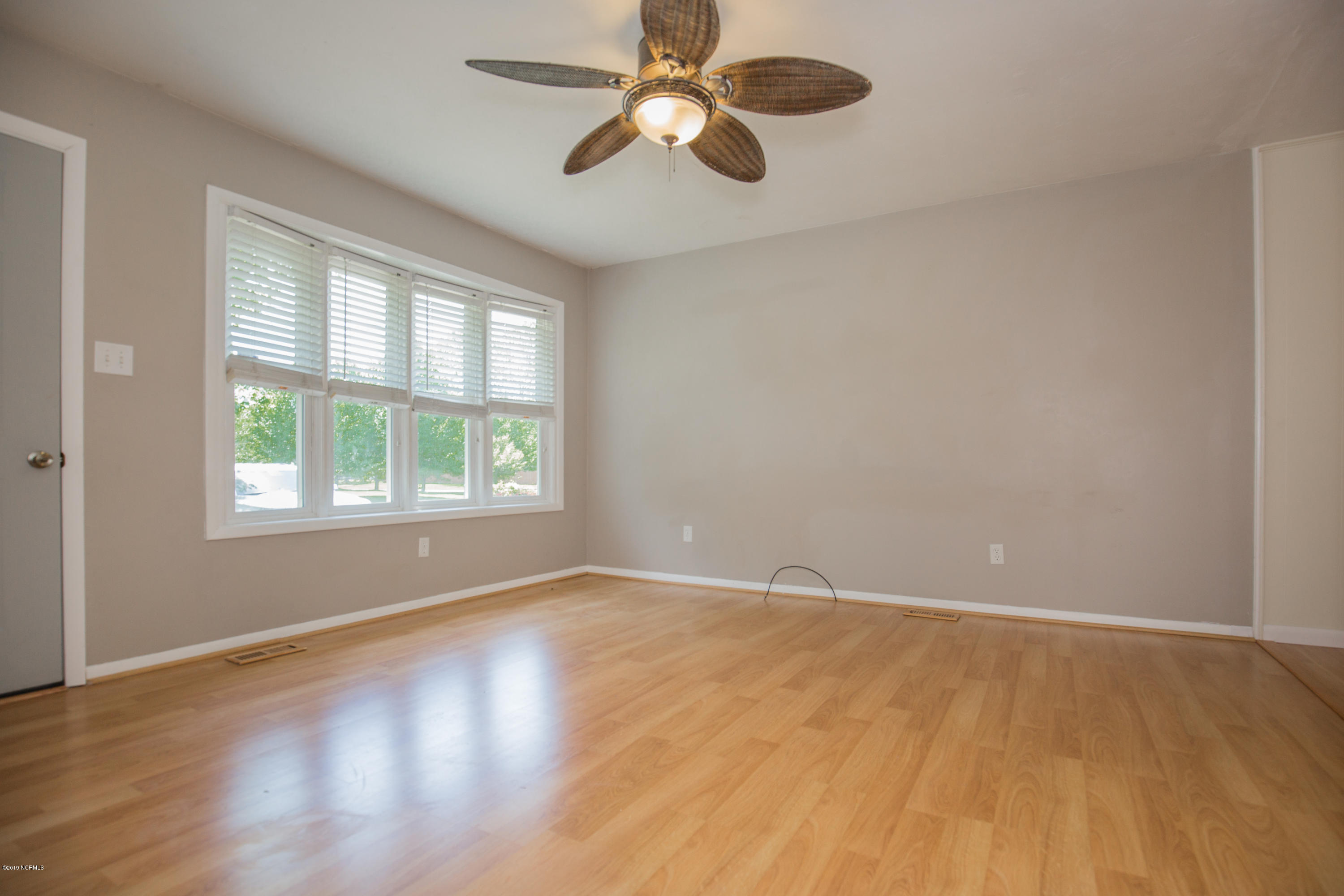 203 Sheffield Road Jacksonville, NC 28546 - Photo 4 of 39 untitled-9688