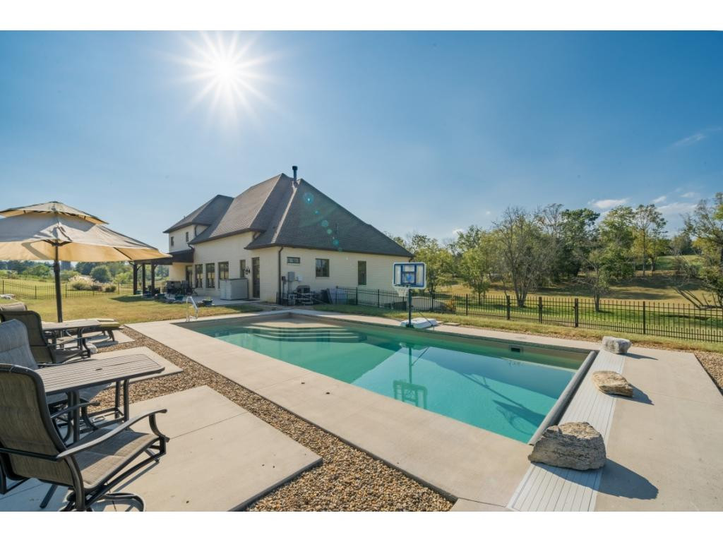 2943 Antioch Road Johnson City, TN 37604 - Photo 28 of 36 Pool