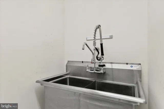 a view of a tennis court