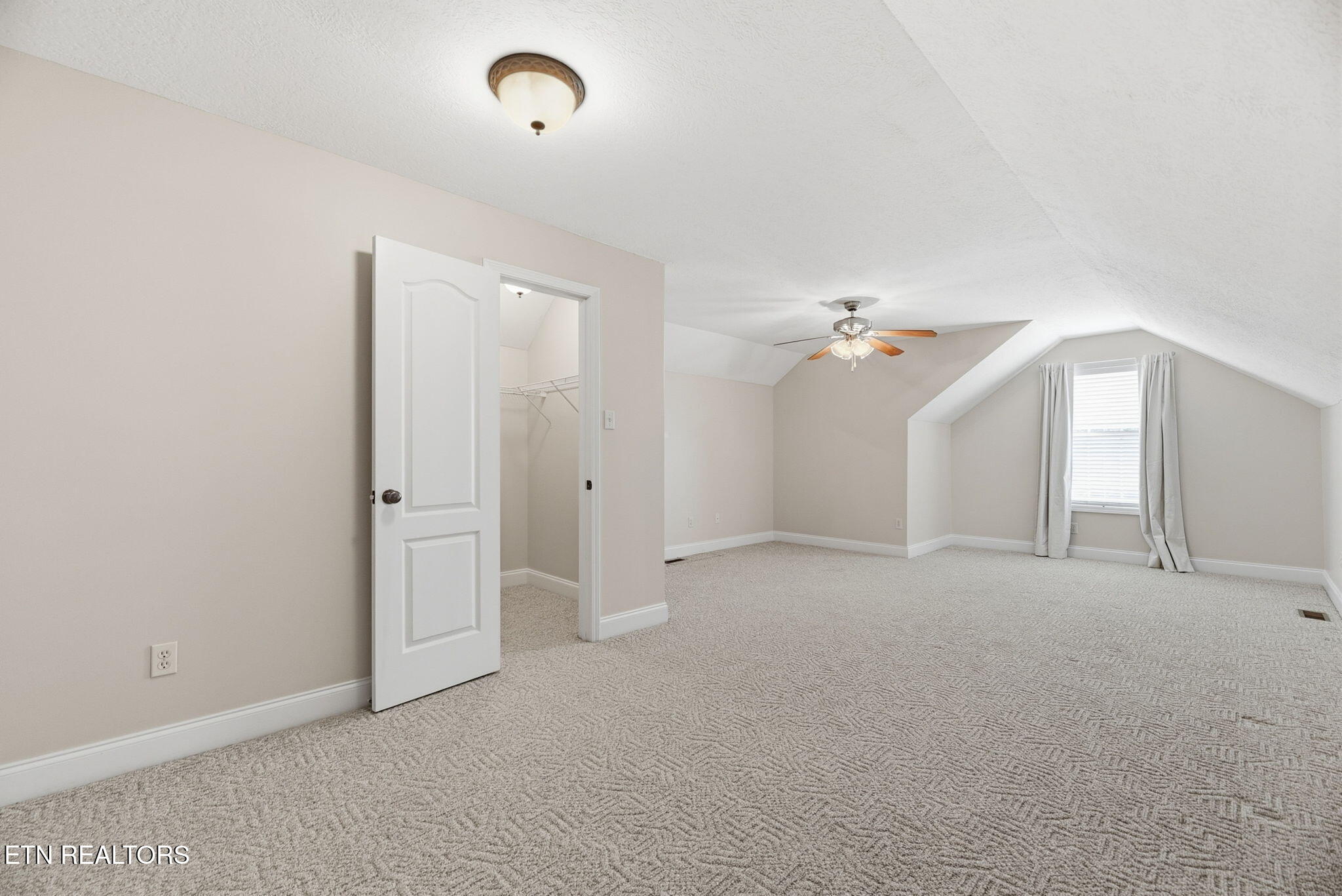 221 Sweetgum Lane Oak Ridge, TN 37830 - Photo 32 of 38 32-web-or-mls-DSC_9672