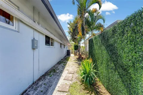 $1,649,950 | 2821 Northeast 59th Street, Fort Lauderdale, FL 33308